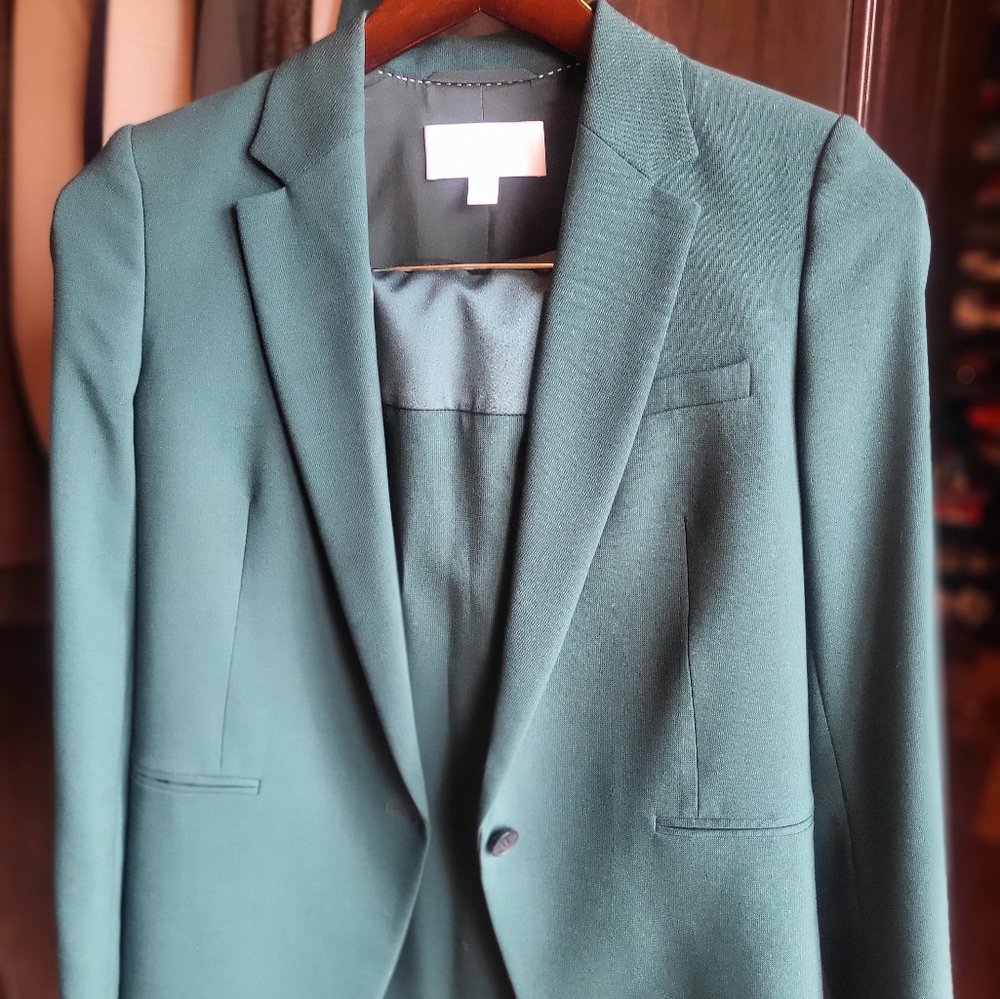 Boss suit size 2 with skirt